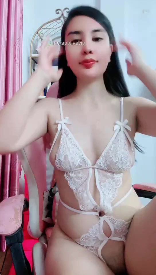 Chỉ cần 50 xu là chị Jenny sẽ cho anh bú cả ngày