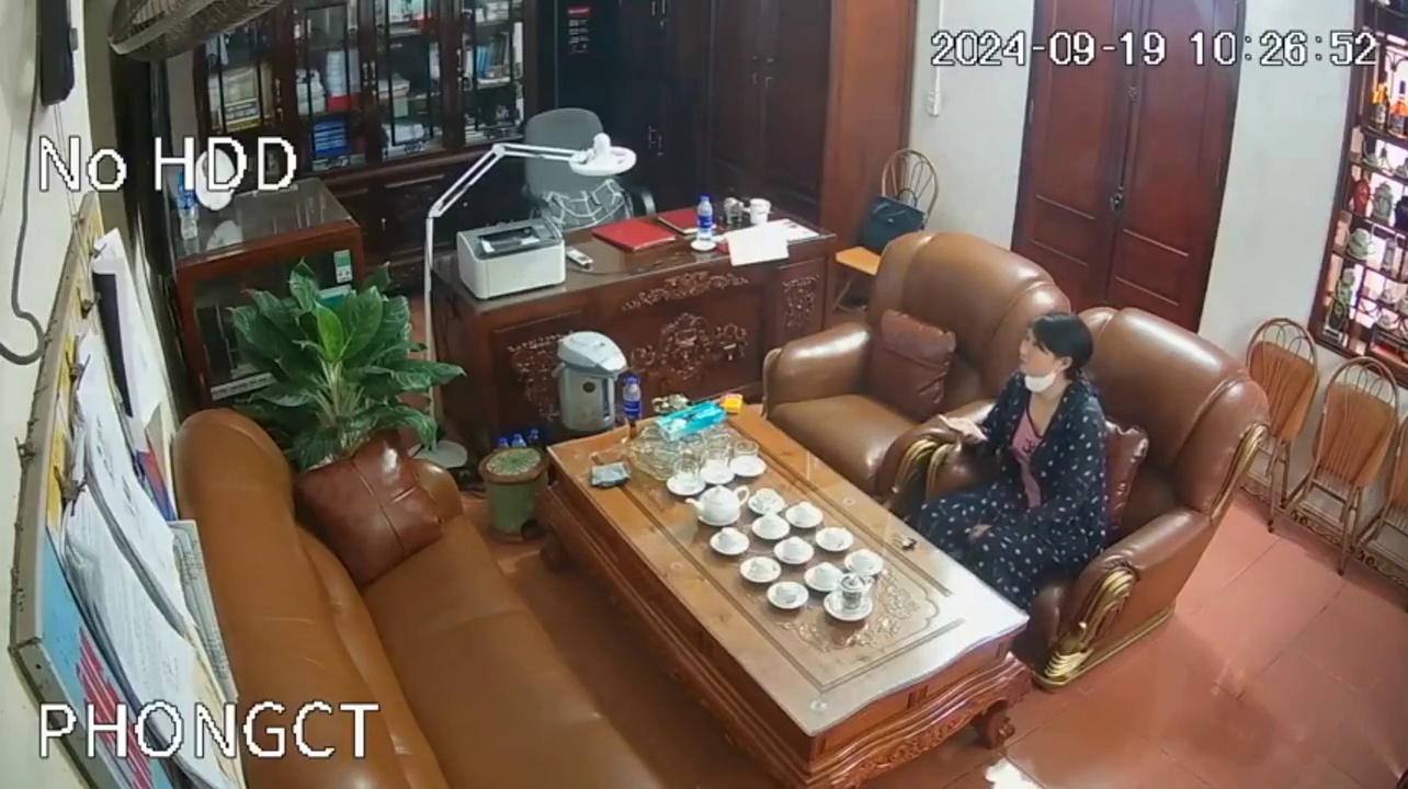 Anh chủ tịch bóp vú em giáo viên tại phòng làm việc trong giờ hành chính