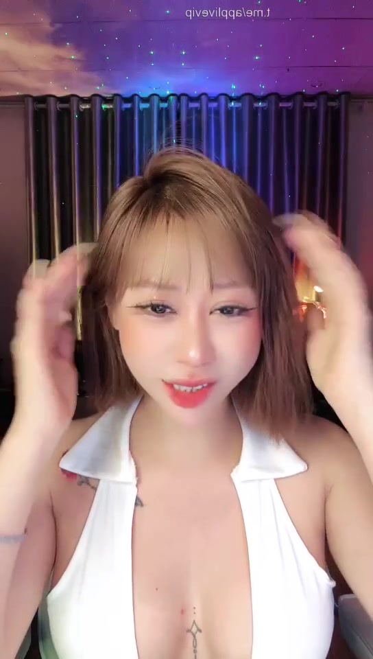Bông hồng Ni tươi tắn nhưng lại nở ra 2 quả bưởi