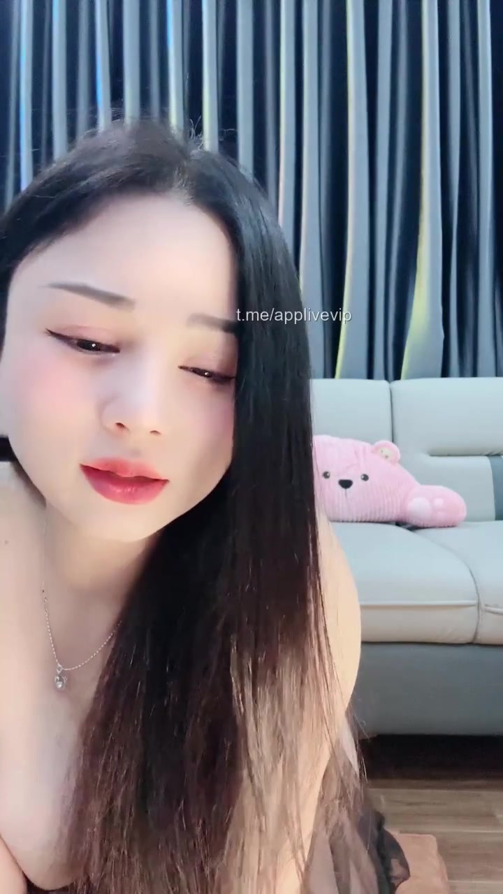 Bé Linh Nhi vừa nhỏ vừa khít như phò thế này mà anh cứ bảo to