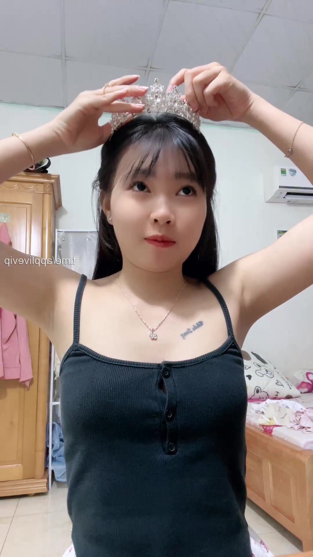 Dung xinh chơi kèo với anh sẽ được ăn xúc xích nguyên cây