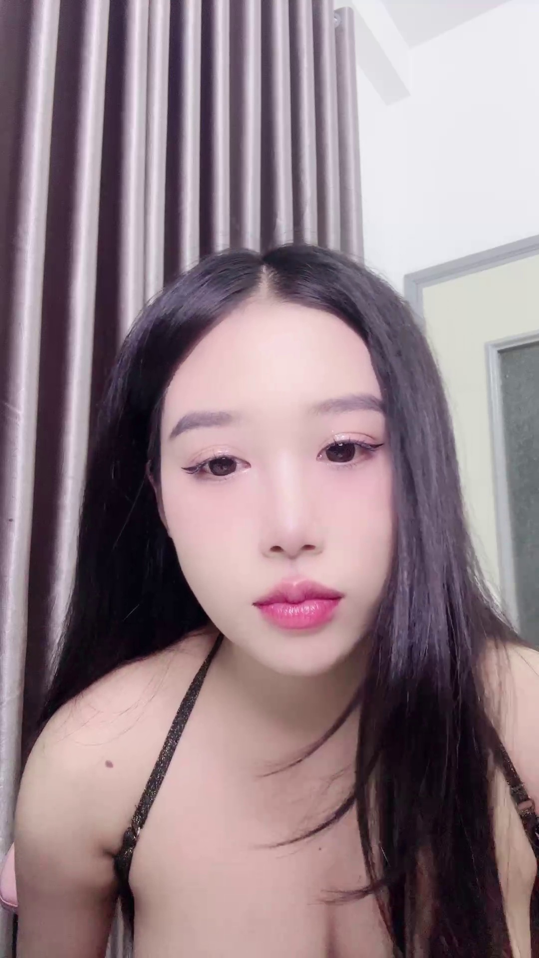 Full clip em Trà Giang vú cực ngon, tôi hack từ YY live ra cho anh em đây p3