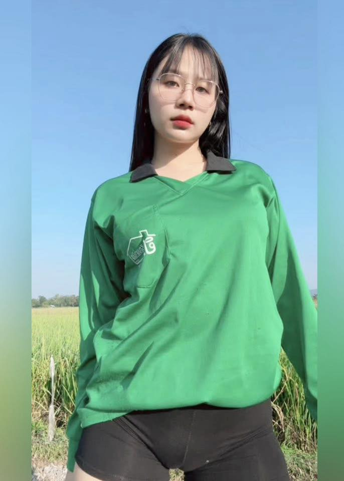 Cứ tưởng rau xanh mà ai ngờ khẩu dâm vô đối