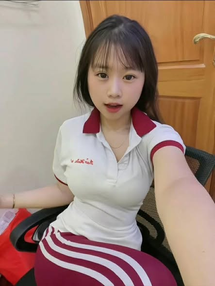 Con ghệ này nó rên không hồi chiêu luôn các bác ạ