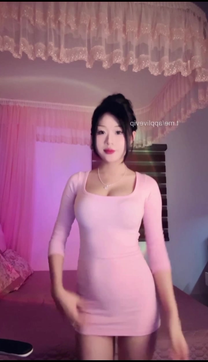 Khởi động buổi sáng cùng em Chang yêu dấu ngực bự