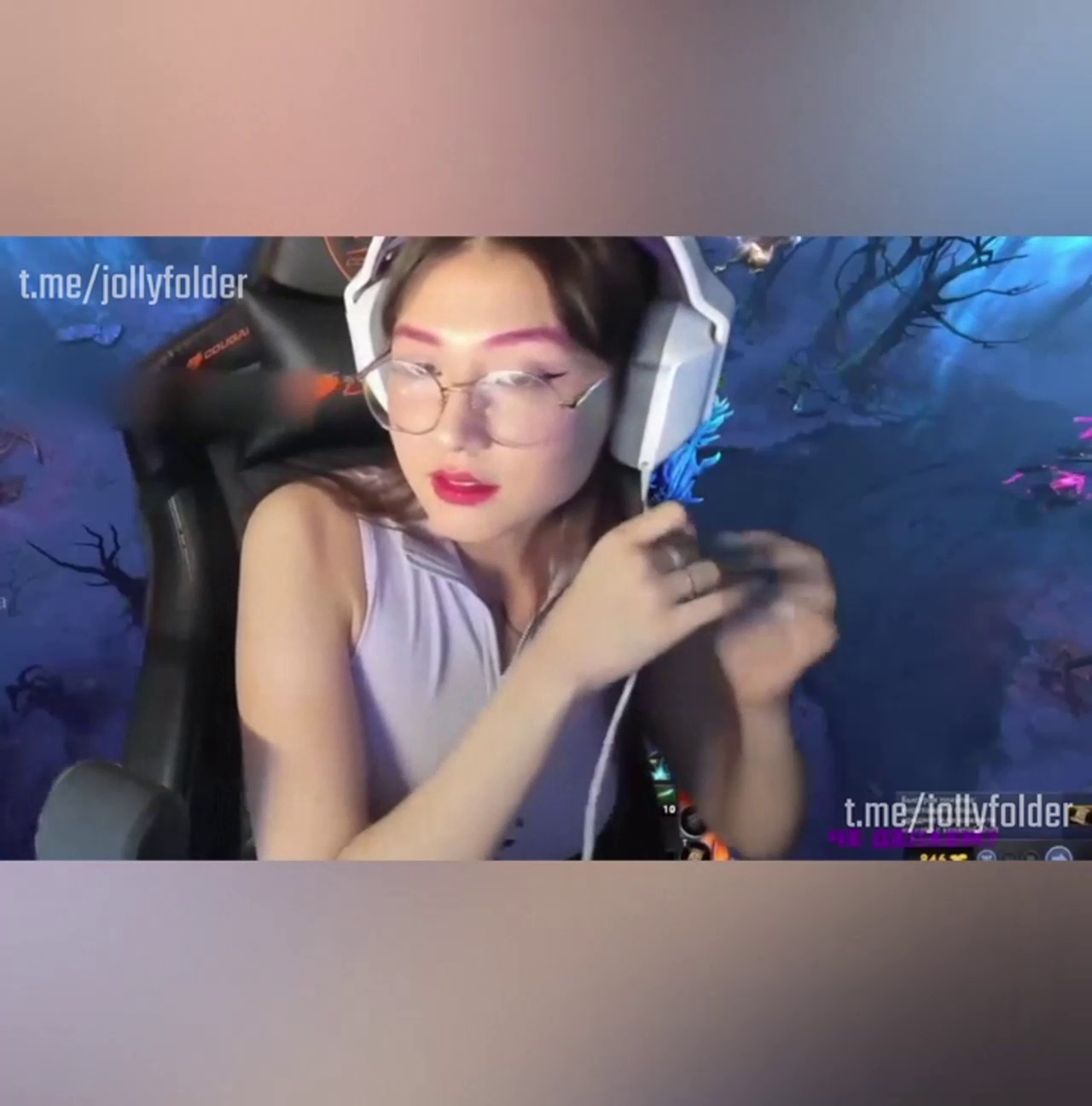 Nữ streamer dota 2 khoe hàng trên live tại twitch TV