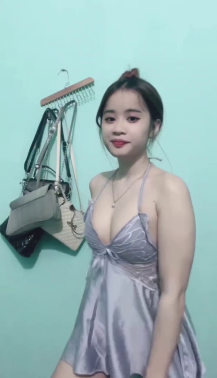 Em teen nhảy Shuffle Dance trên nền nhạc trẻ remix cực cuốn