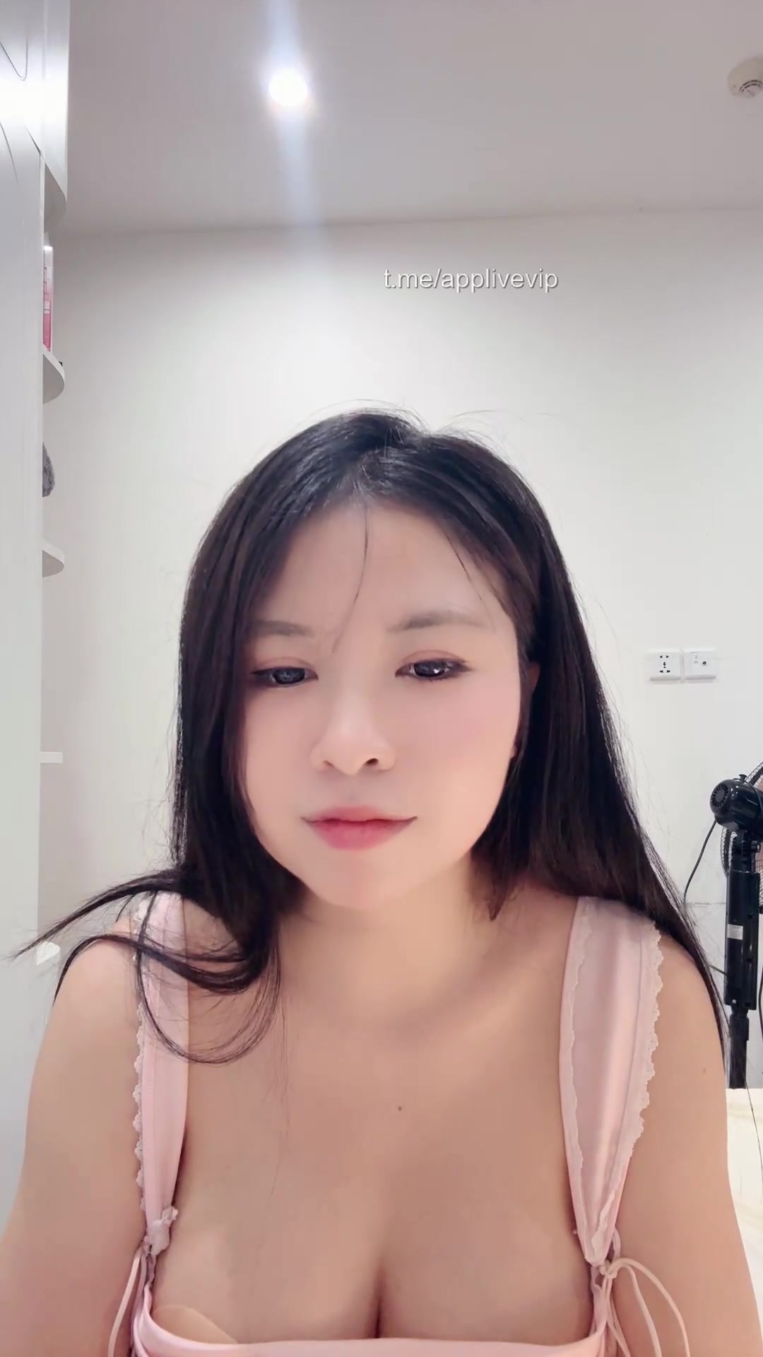 Hường Hêu khoe được đại gia đầu tư chỉ ăn với live chịch