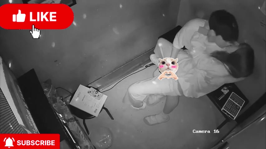 Hack cam 2 em sinh viên làm quán karaoke