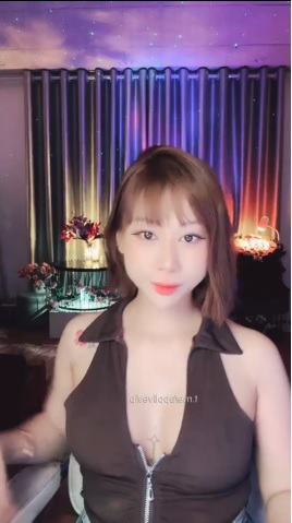 Ni xinh gái tụt quần xuống lại càng xinh hơn
