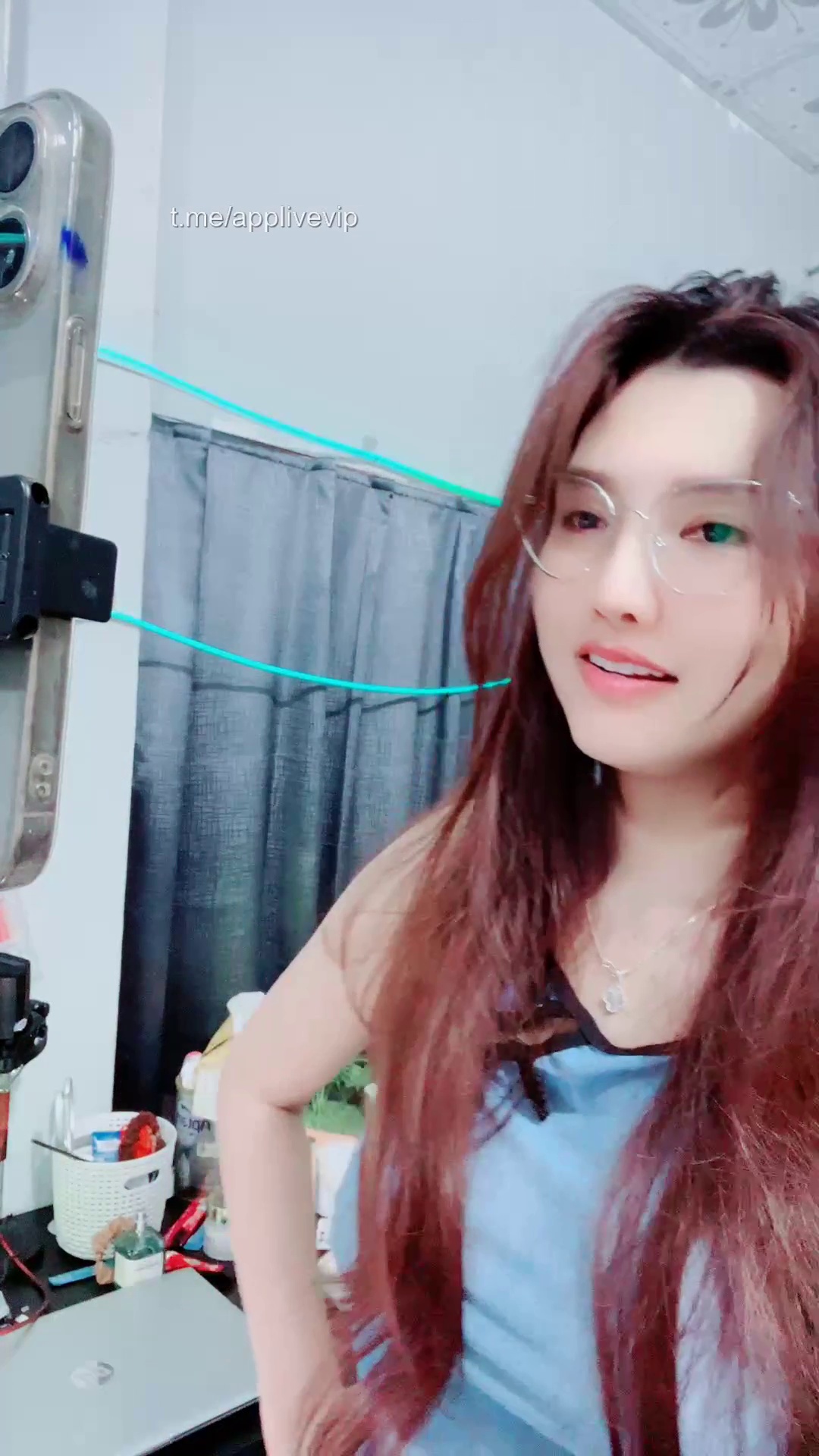 Idol Lamonly vừa nhảy vừa bóp vú cực chill