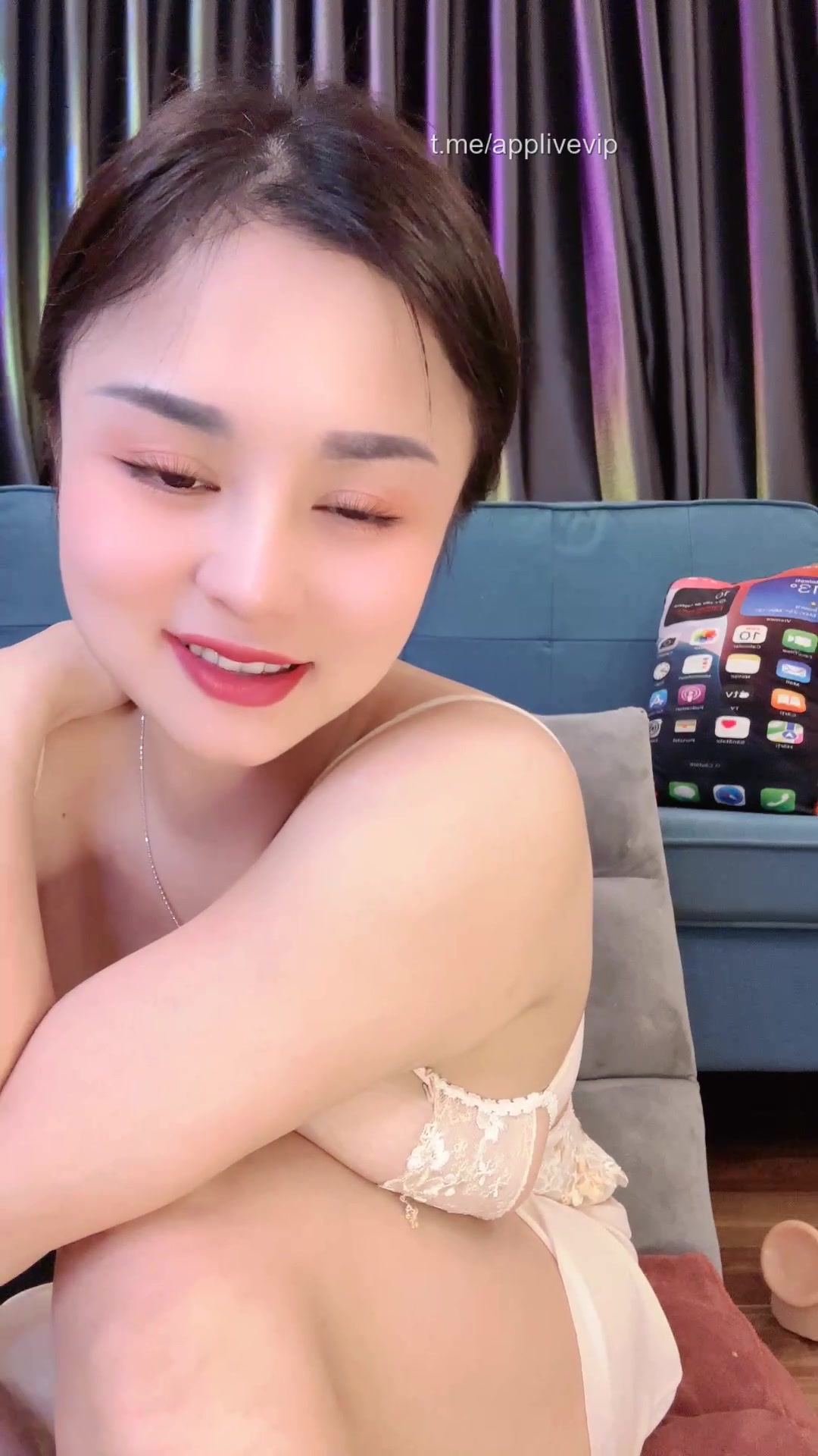 Linh Nhi xa chồng cô đơn thiếu thốn tình cảm, cần người tâm sự