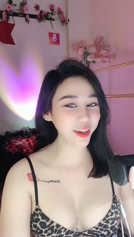 Idol Ni ngực khủng MMlive 25/10/2025