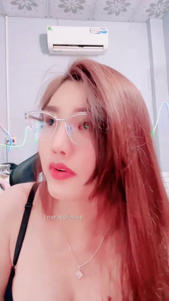 Idol Lamonly chubby làm tình với củ cà rốt