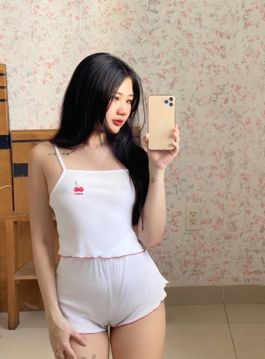 Clip em người yêu 2k5 thích mặc quần lòi bím