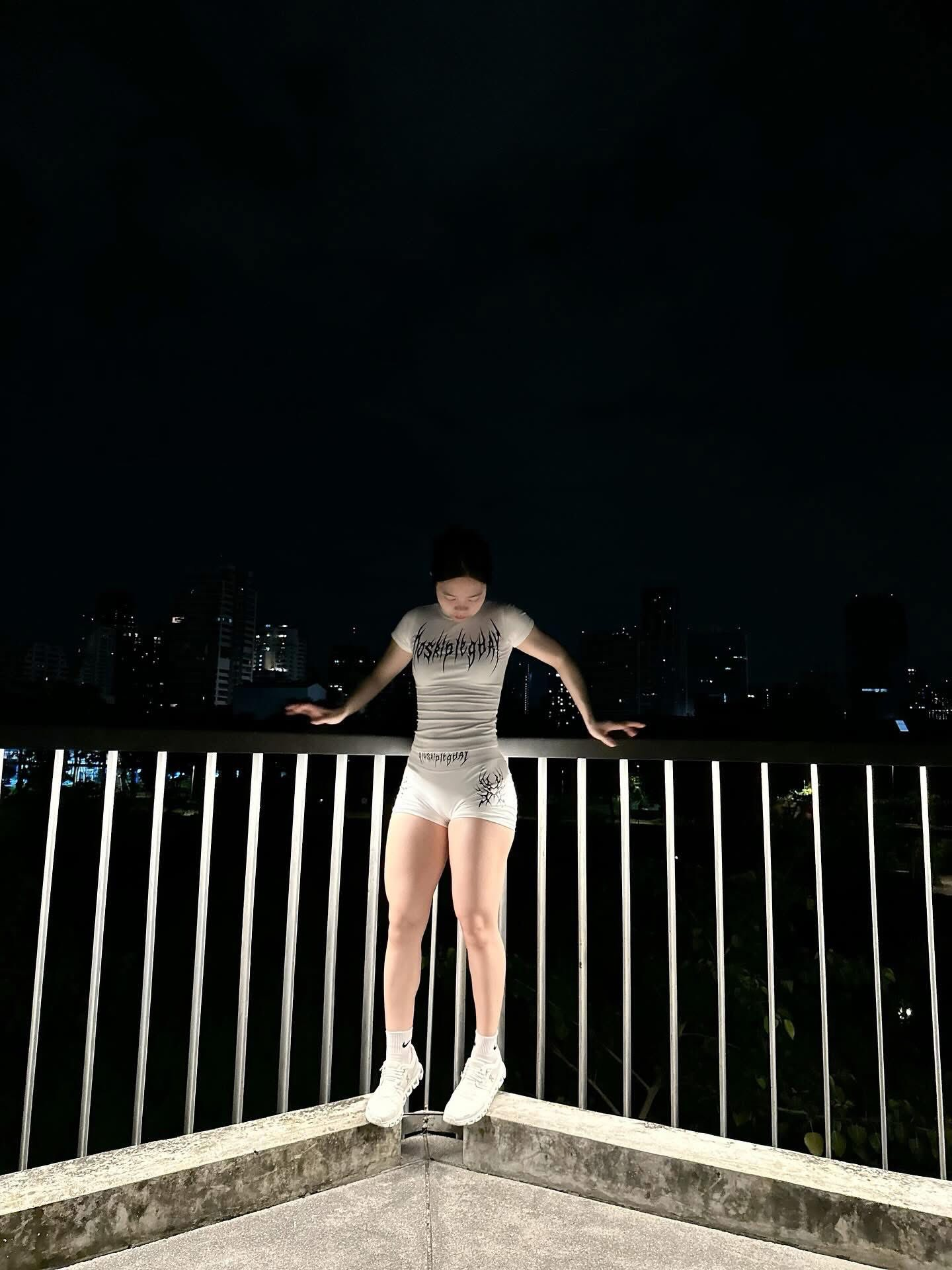 Cả ngày cuối tuần vã đến mức không cửng nổi mà vẫn muốn thêm