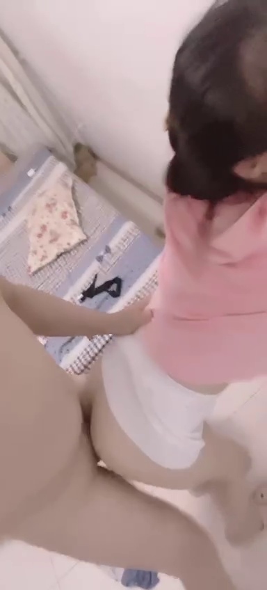 Clip sex em gái  bím múp áo hồng