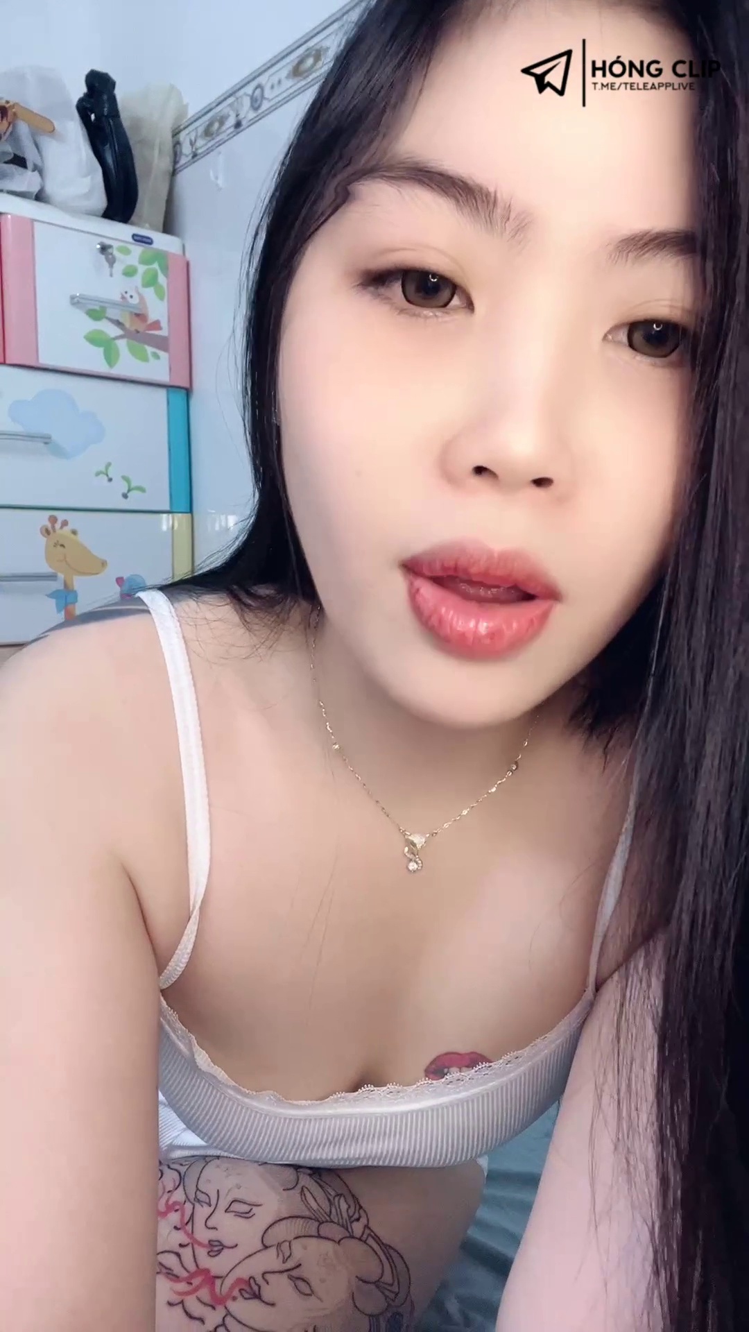 Phương Baby xăm trổ live show loz căng múp cho anh ‘trái cam’ số hưởng