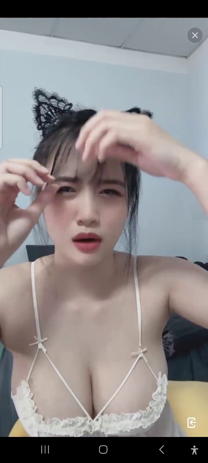 Thỏ Xinh YYlive dễ thương quá, ai cho em nó củ cà rốt đi