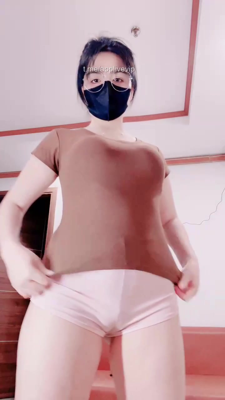 Khe rãnh như này đến 1 rổ chim chưa?