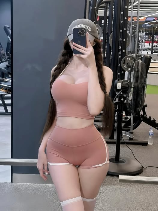 Clip cận cảnh các gymmer wax lông chem chép